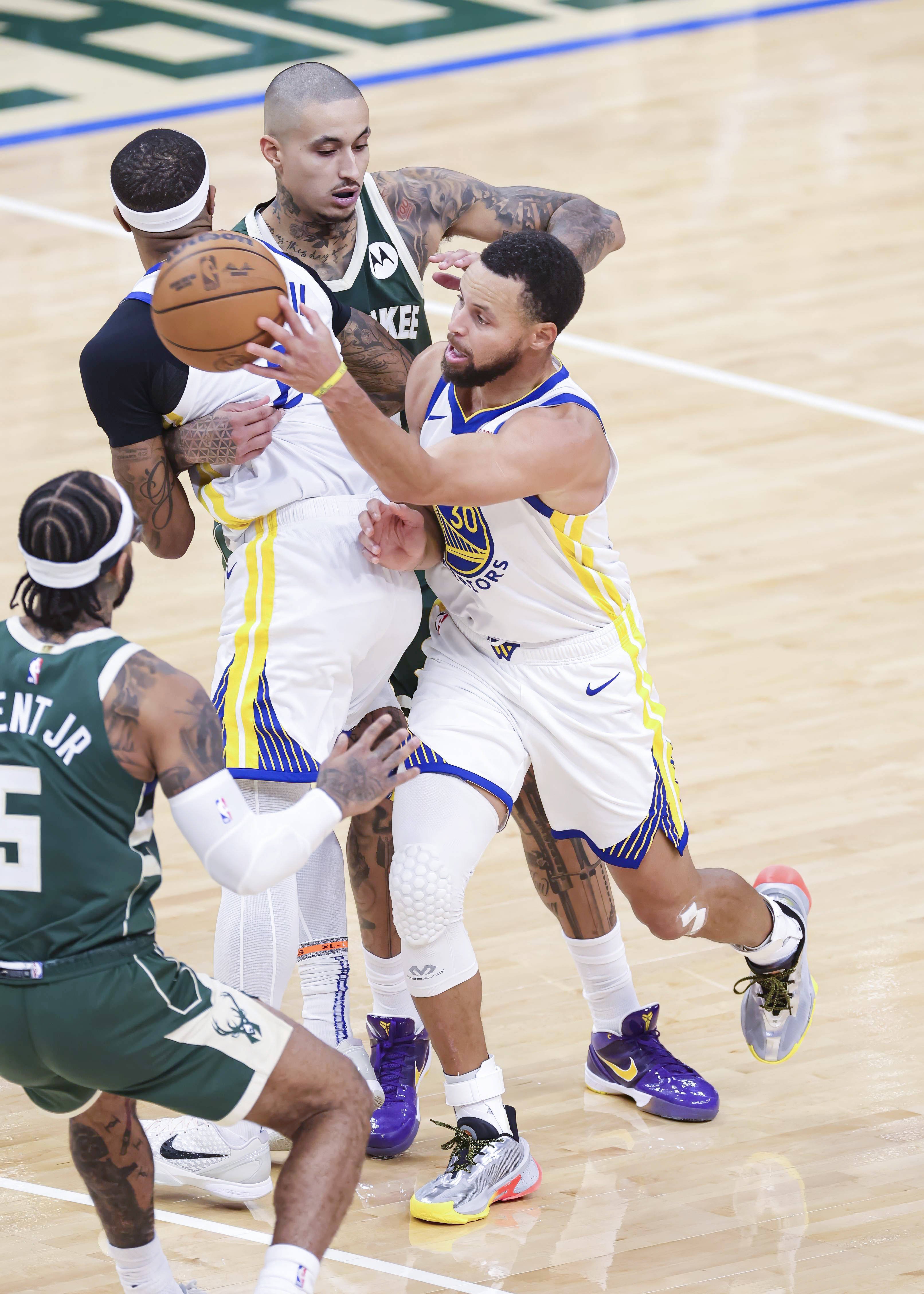 勇士力克雷霆，欧文带队取胜