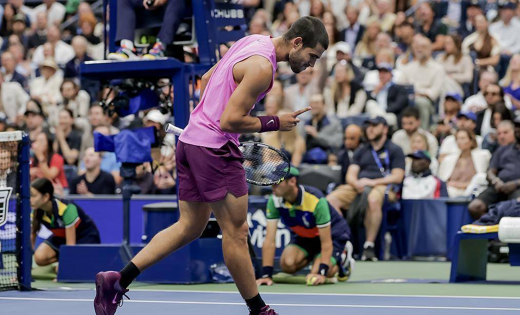 ATP总决赛逆转美网，阿尔卡拉斯扛起全队