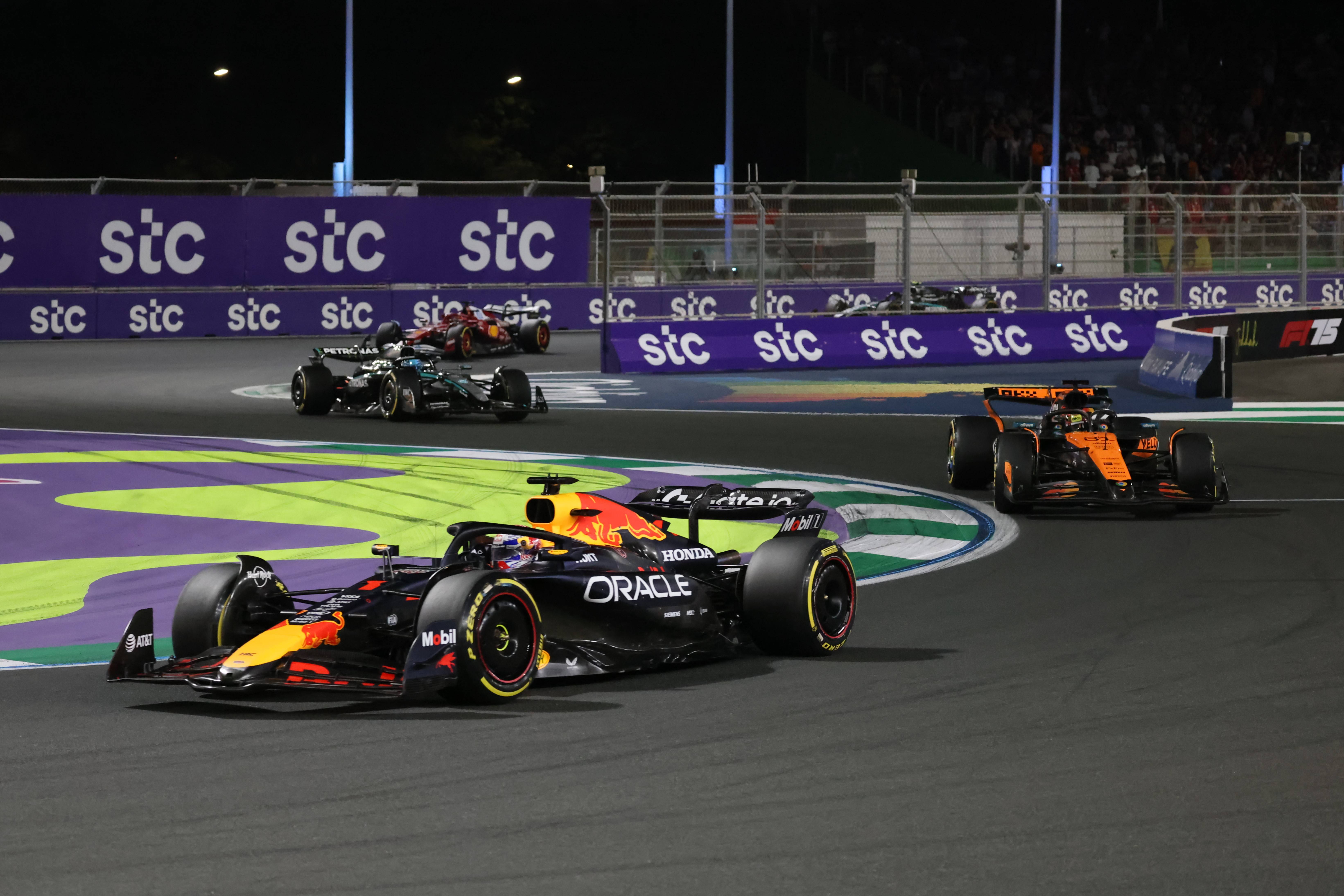 红牛二队险胜索伯车队,皮亚斯特里惊艳四座 红牛二队险胜索伯车队,皮亚斯特里惊艳四座