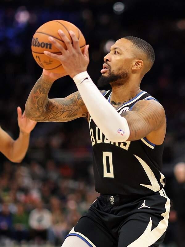 墨西哥男篮轻取马刺,利拉德制霸全场 墨西哥男篮轻取马刺,利拉德制霸全场