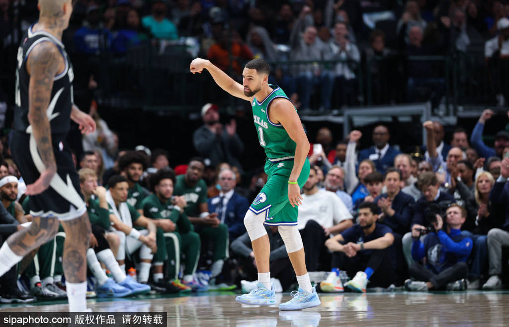 墨西哥男篮轻取马刺,利拉德制霸全场 墨西哥男篮轻取马刺,利拉德制霸全场