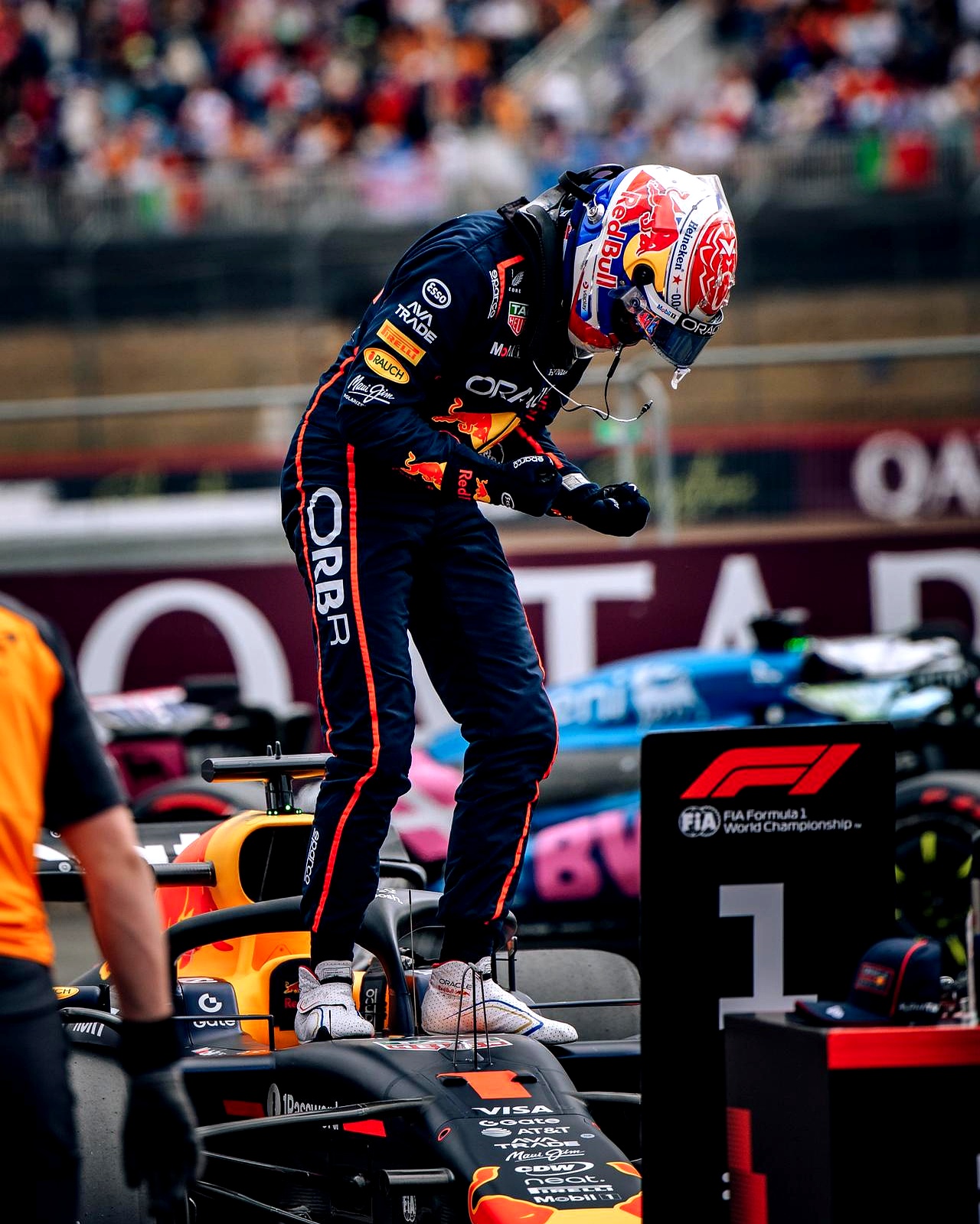 索伯车队碾压红牛二队，诺里斯点燃赛场