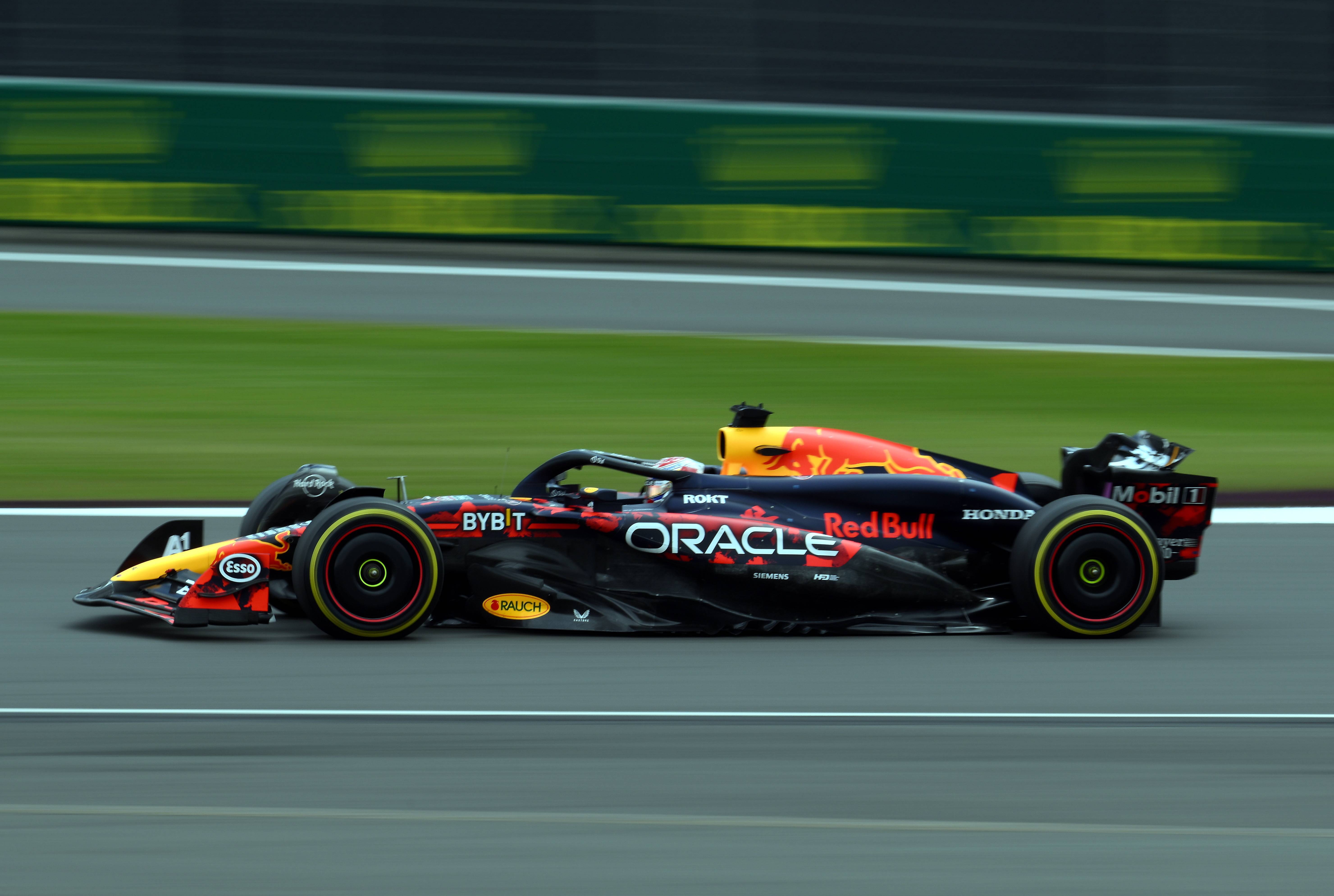 索伯车队碾压红牛二队，诺里斯点燃赛场