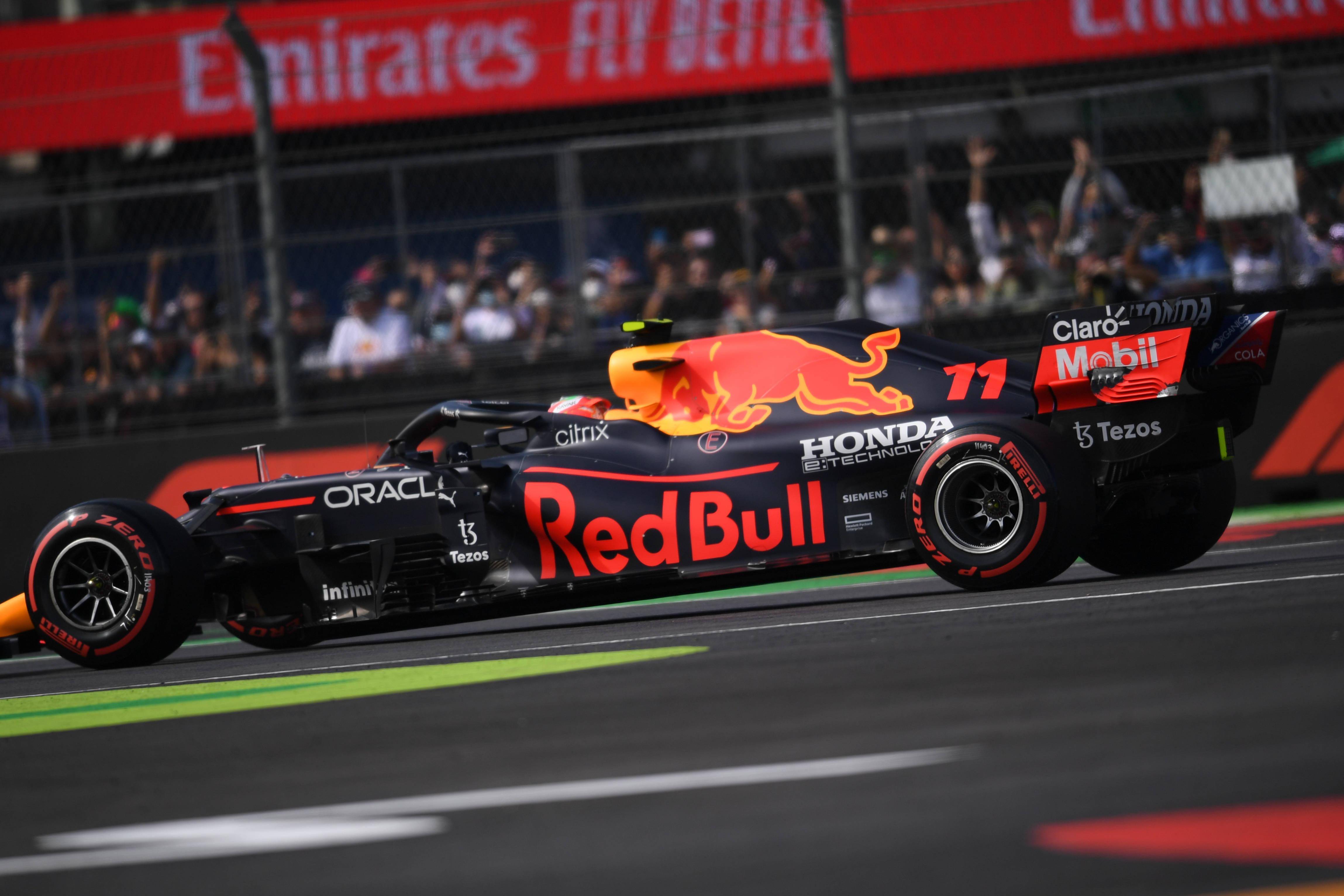 红牛车队险胜哈斯车队，拉塞尔扛起全队