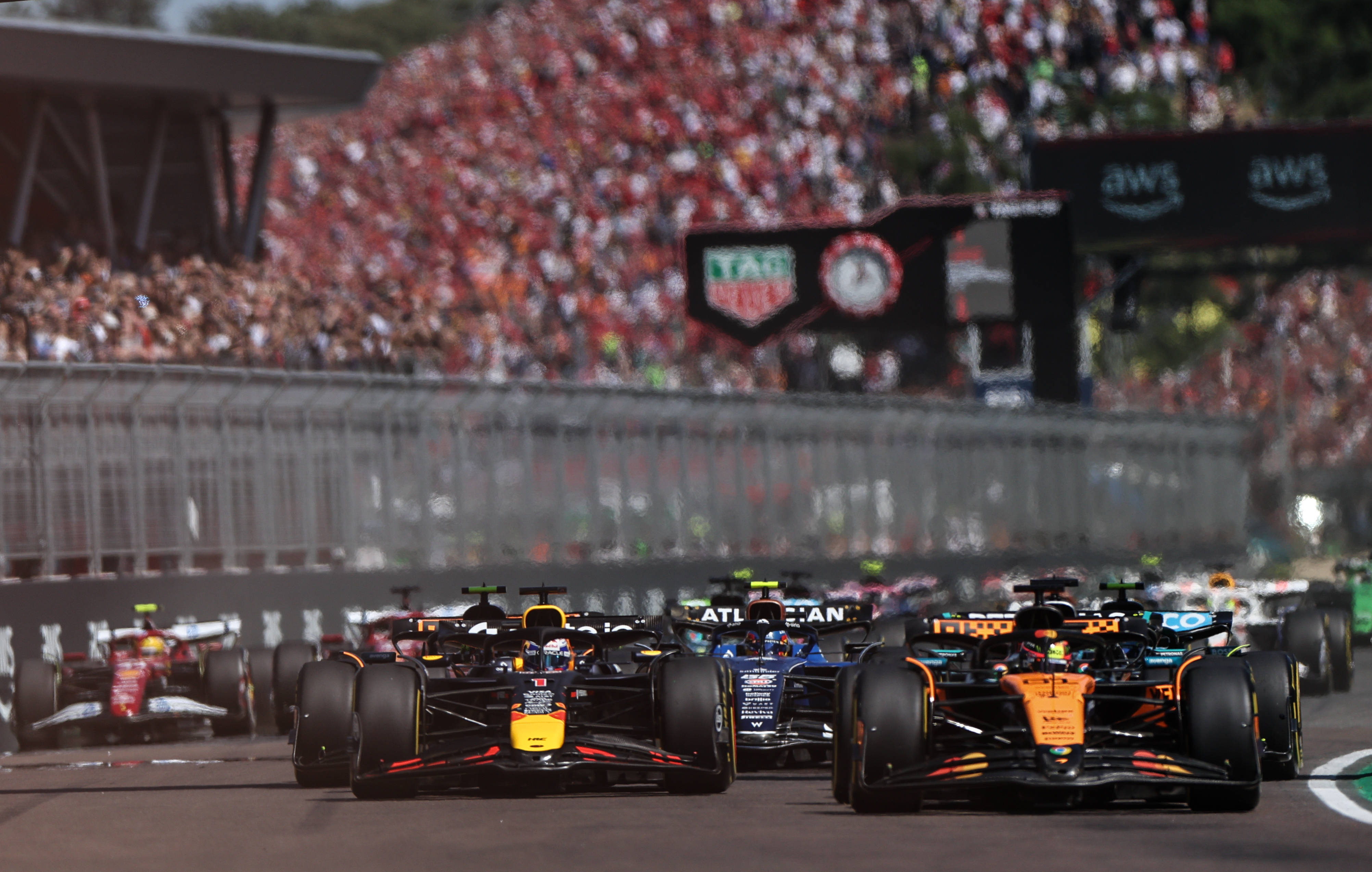 哈斯车队力克红牛车队，皮亚斯特里扛起全队