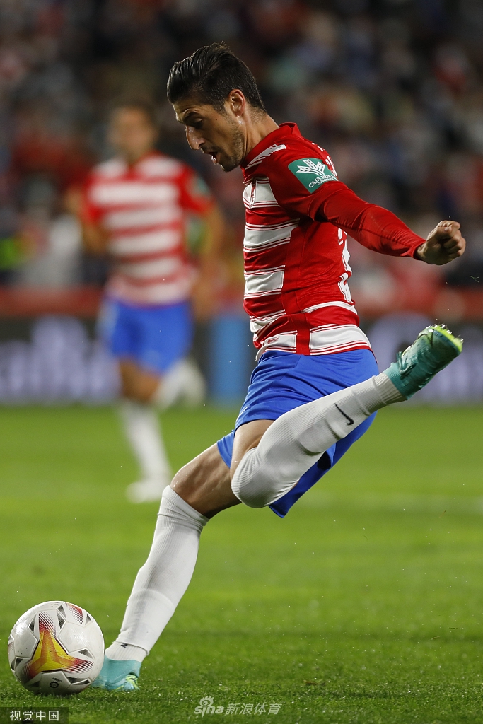 格拉纳达险胜赫塔菲，保持不败纪录