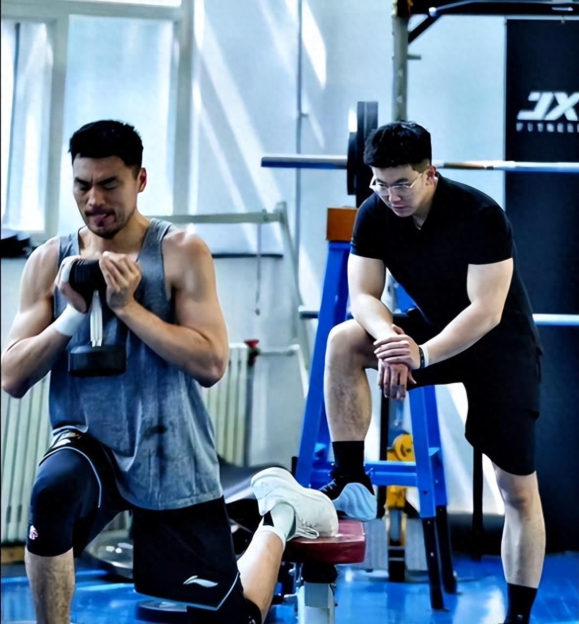 临近季后赛，球队积极备战状态调至巅峰