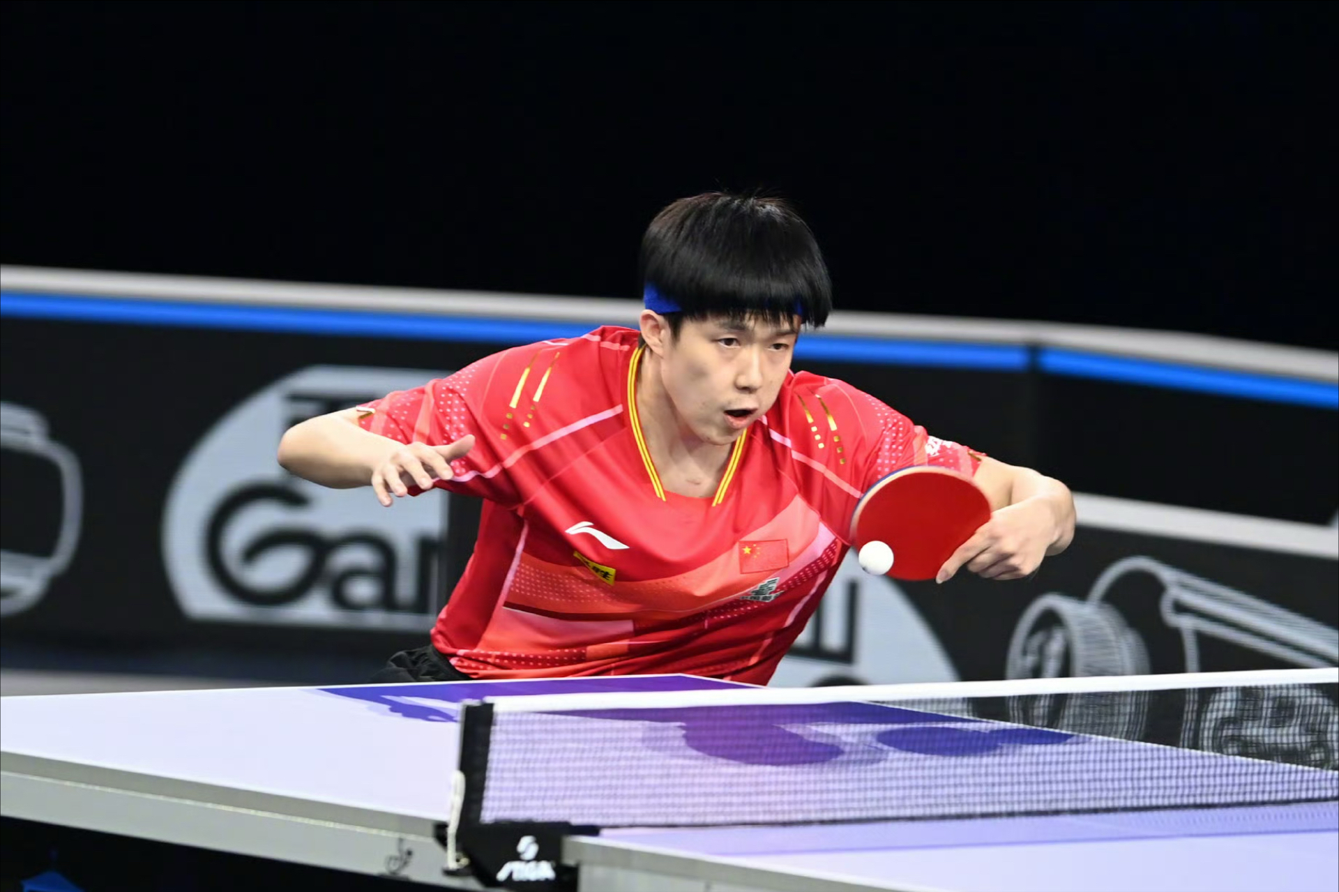 本土球员崭露头角，在比赛中展现出强大的实力和潜力