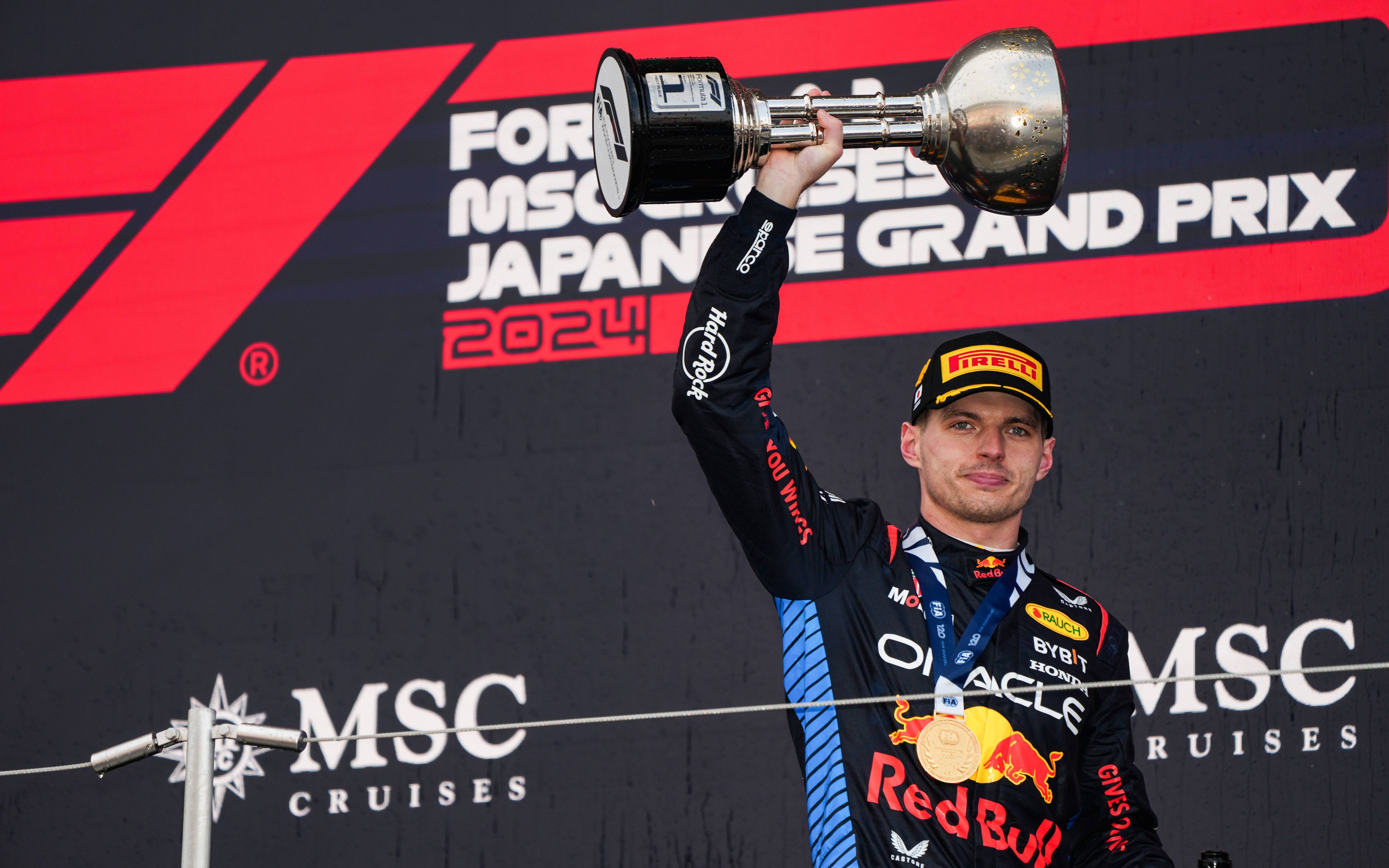 红牛二队完胜迈凯伦,佩雷兹点燃赛场 红牛二队完胜迈凯伦,佩雷兹点燃赛场