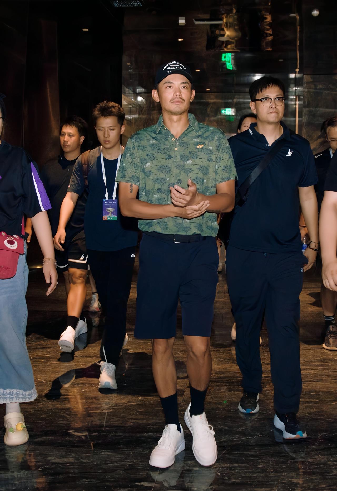 丹麦羽毛球队鏖战韩国羽毛球队，林丹完成帽子戏法