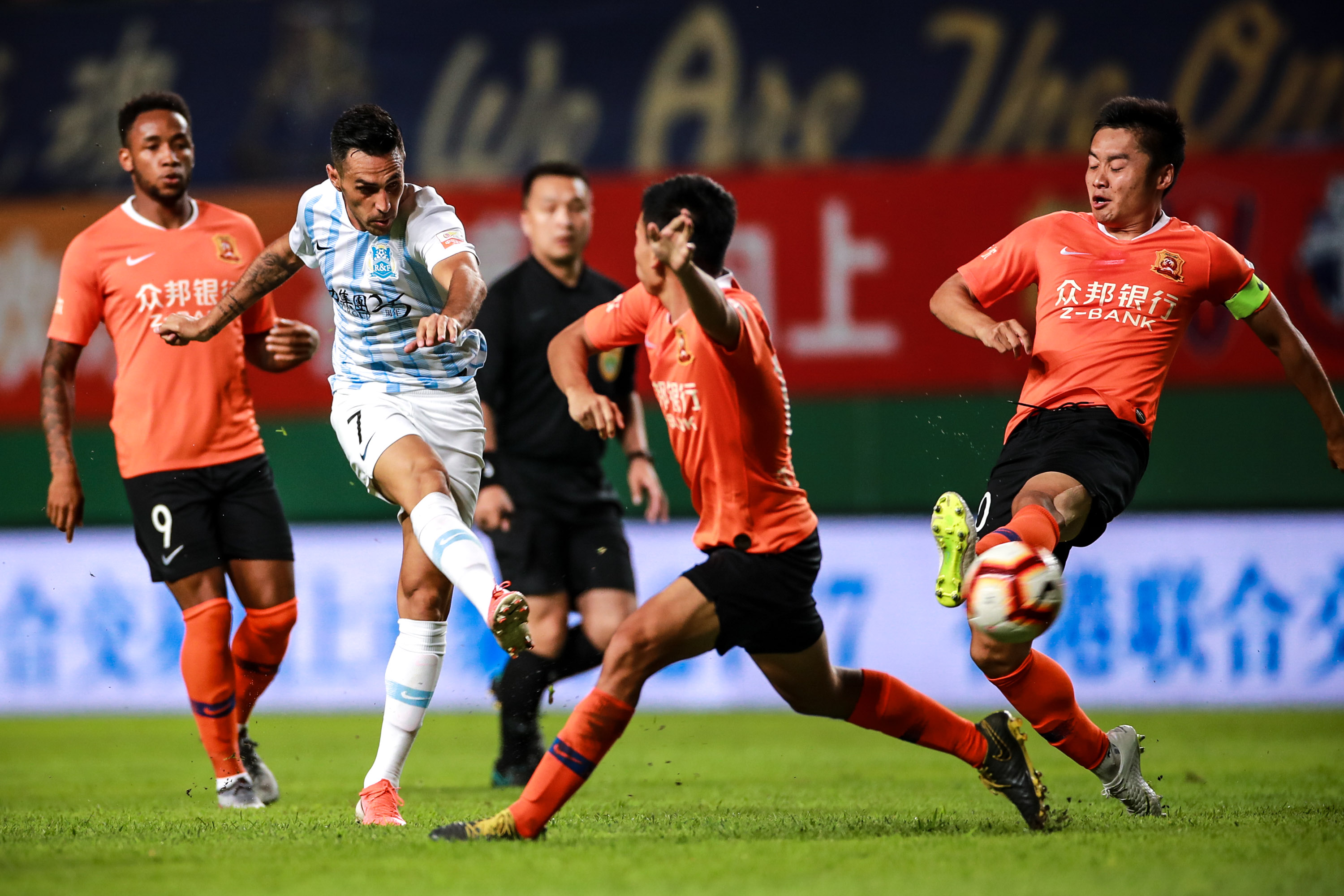 戴维斯帽子战终结扎哈维进球，以色列客场逼平摩尔多瓦