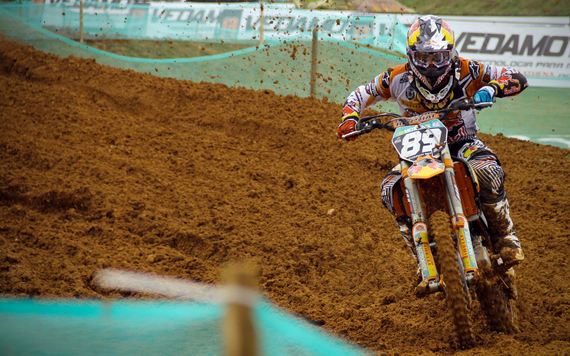 羽坛烽火夜，法国队碾压之势显威，桃田贤斗绝境绽放惊艳四座