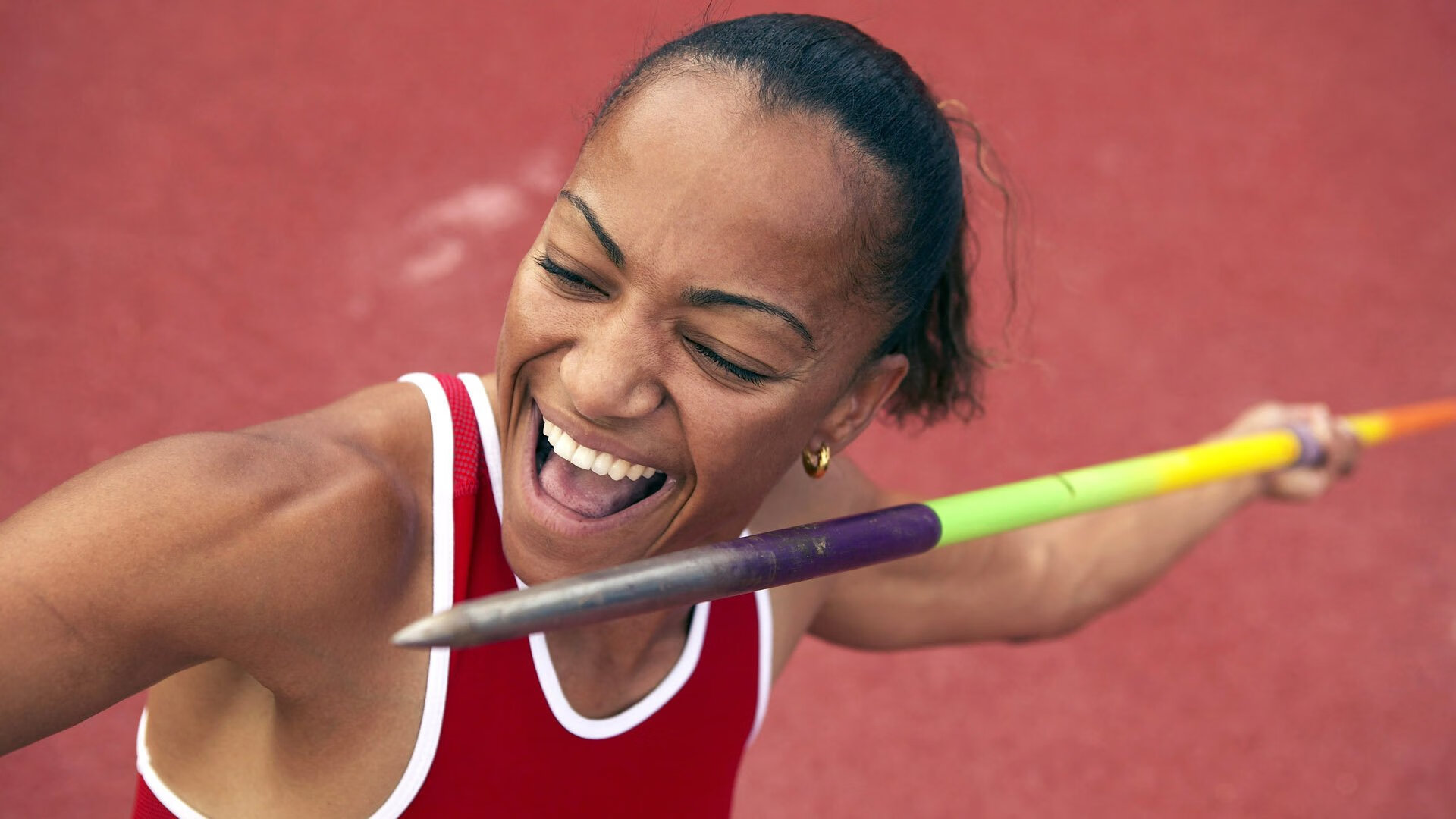 迪亚斯关键制胜改写欧战格局，比利亚雷亚尔闪电战击溃爱尔兰启示录